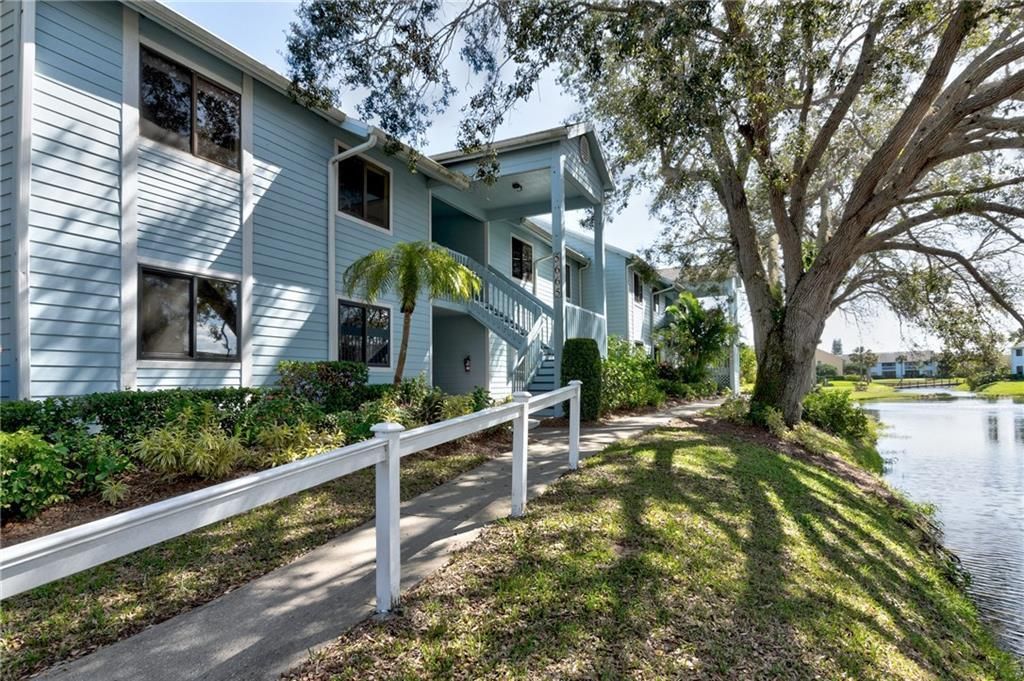 Recently Sold: $275,000 (2 beds, 2 baths, 1060 Square Feet)