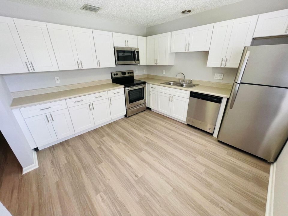 Recently Rented: $2,250 (2 beds, 2 baths, 1265 Square Feet)