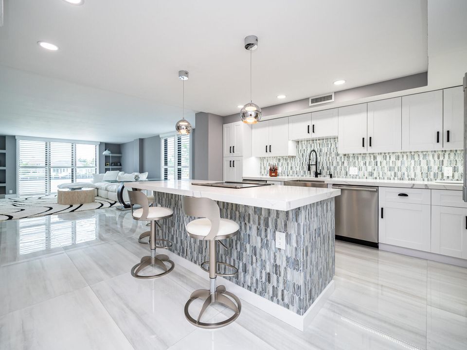 Recently Sold: $1,249,999 (2 beds, 2 baths, 1496 Square Feet)