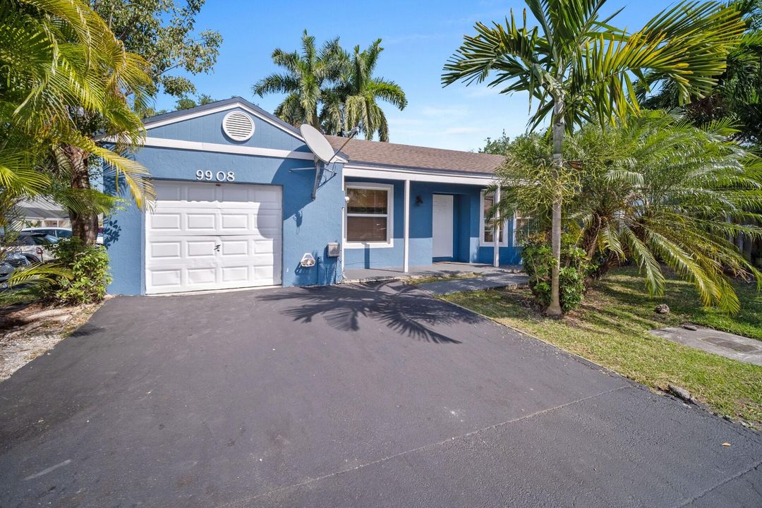 Recently Sold: $470,000 (3 beds, 2 baths, 1412 Square Feet)