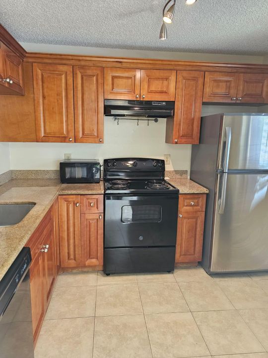 Recently Rented: $2,100 (2 beds, 2 baths, 802 Square Feet)