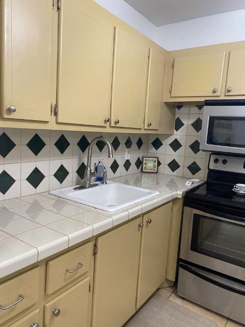 Recently Sold: $87,000 (1 beds, 1 baths, 570 Square Feet)