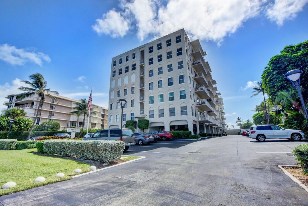 Recently Rented: $3,700 (2 beds, 2 baths, 1176 Square Feet)