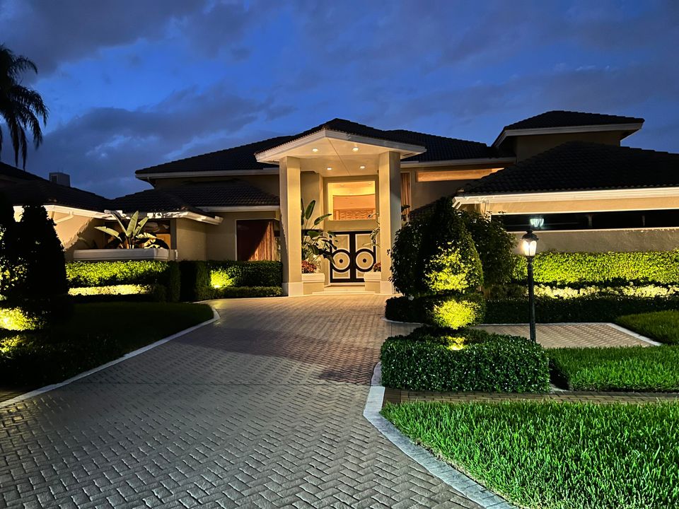 Недавно продано: $3,000,000 (5 спален, 6 ванн, 5545 Квадратных фут)