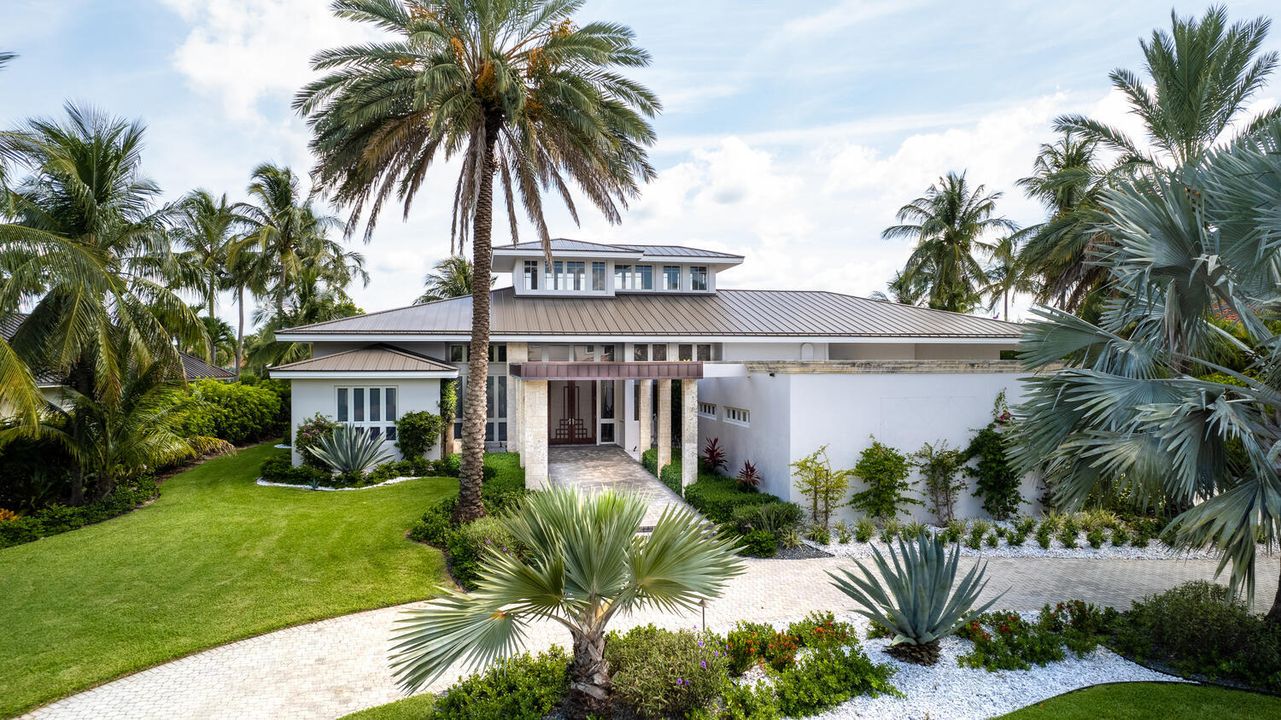 Recently Sold: $4,000,000 (4 beds, 3 baths, 4292 Square Feet)