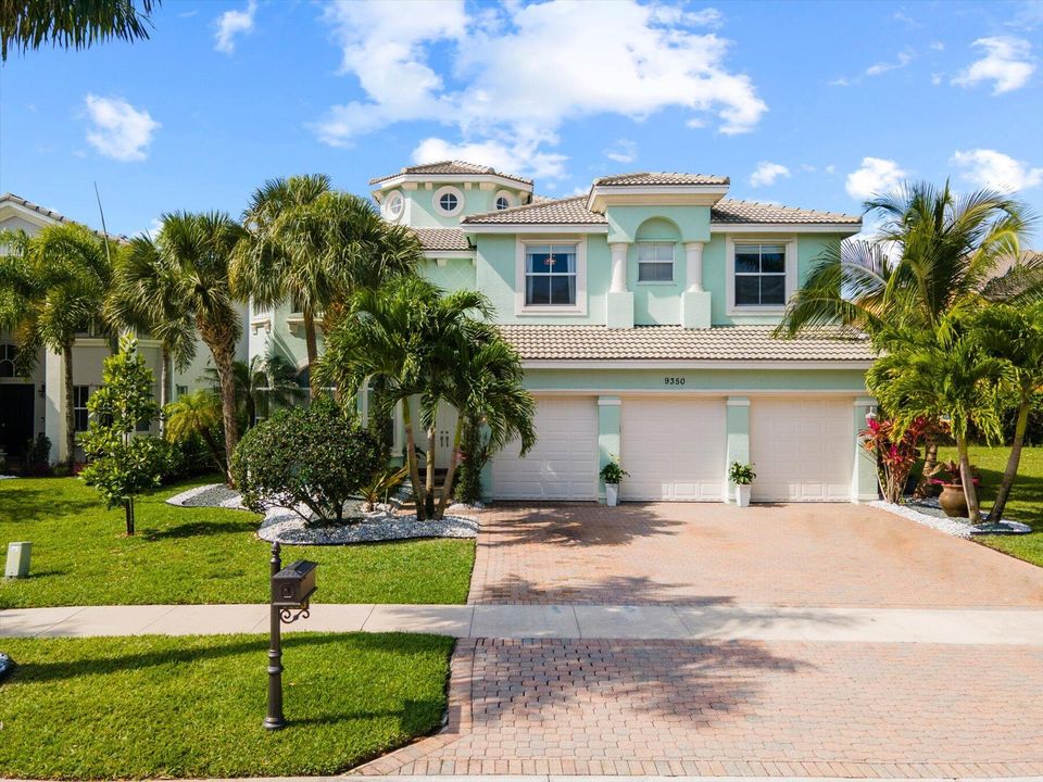 Recently Sold: $1,345,000 (5 beds, 5 baths, 4168 Square Feet)