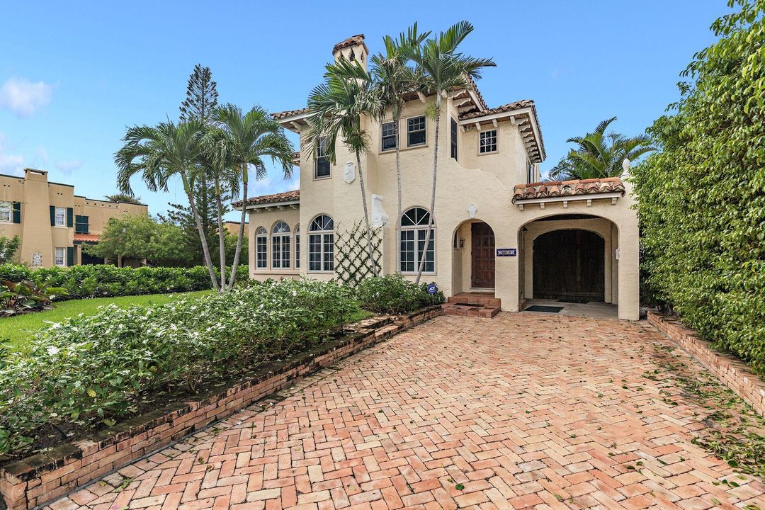 Recently Sold: $1,575,000 (5 beds, 4 baths, 3104 Square Feet)