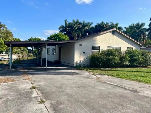 Recently Sold: $65,000 (4 beds, 4 baths, 2547 Square Feet)