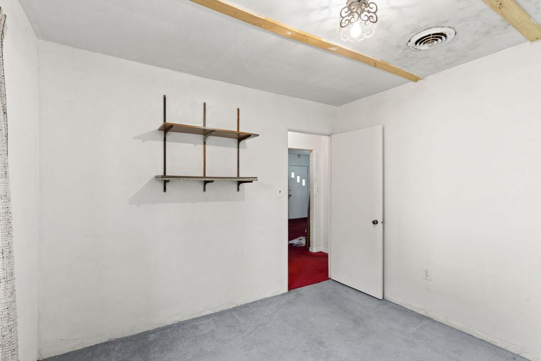 Active With Contract: $210,000 (2 beds, 1 baths, 1093 Square Feet)