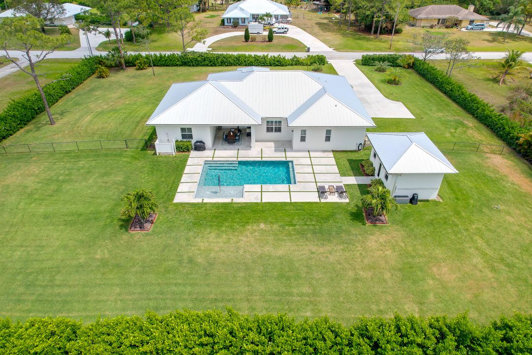 Vendido Recientemente: $1,699,900 (5 camas, 3 baños, 3121 Pies cuadrados)