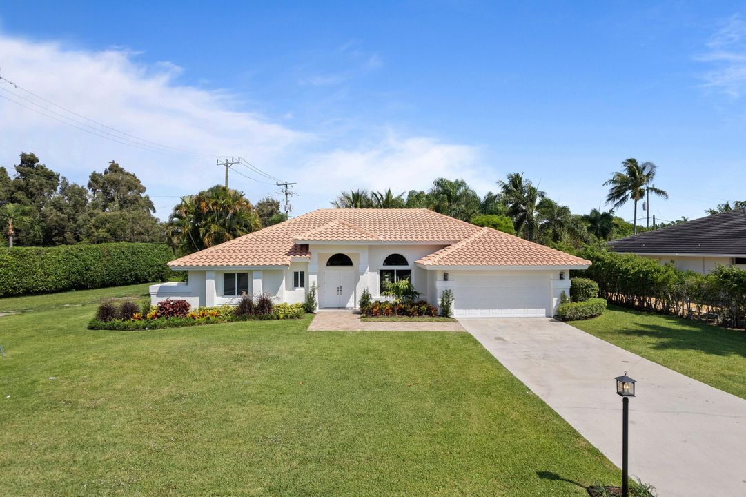 Recently Sold: $1,200,000 (3 beds, 2 baths, 2202 Square Feet)