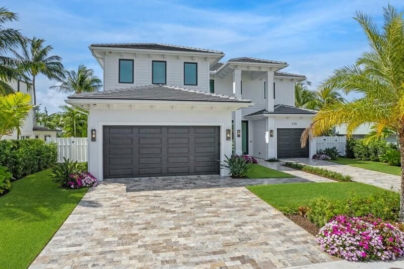 Recently Sold: $5,275,000 (5 beds, 4 baths, 4725 Square Feet)
