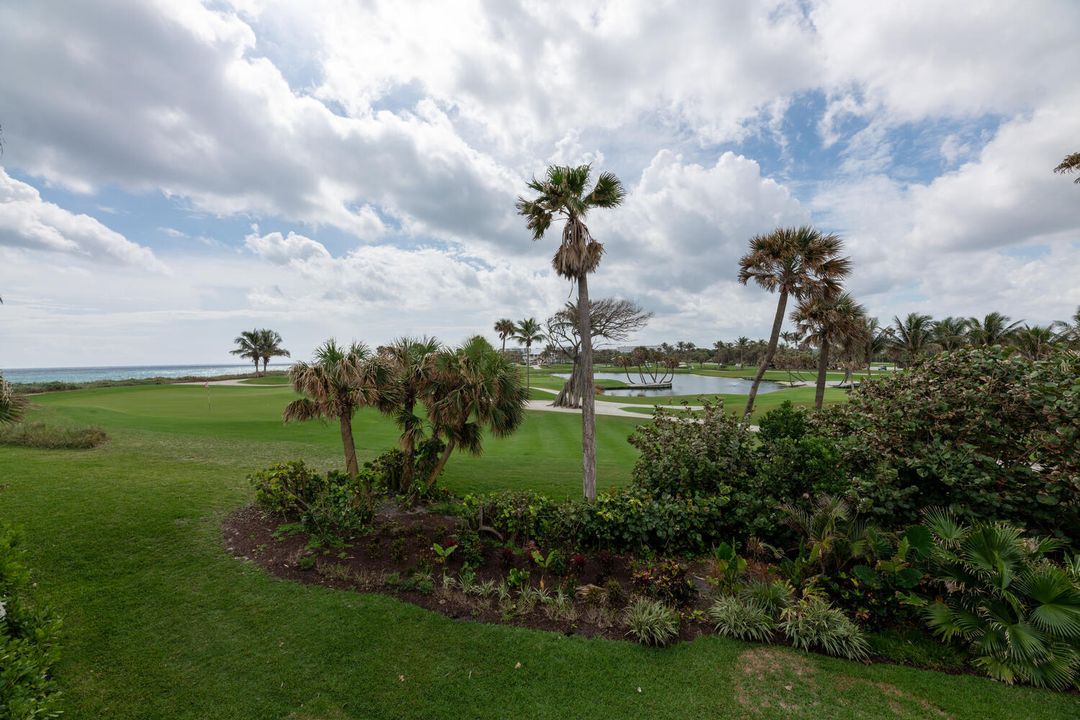 Recently Rented: $27,500 (3 beds, 3 baths, 2810 Square Feet)