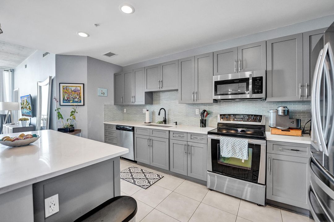 Recently Sold: $402,500 (2 beds, 2 baths, 1222 Square Feet)