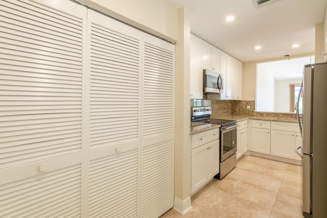 Active With Contract: $3,000 (2 beds, 2 baths, 1397 Square Feet)