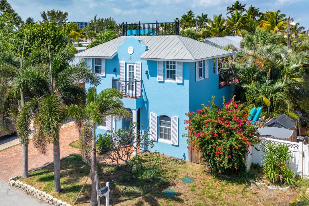 Recently Sold: $1,150,000 (3 beds, 2 baths, 1213 Square Feet)