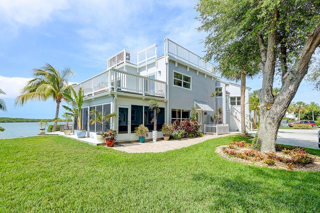 Recently Sold: $1,090,000 (2 beds, 2 baths, 2102 Square Feet)