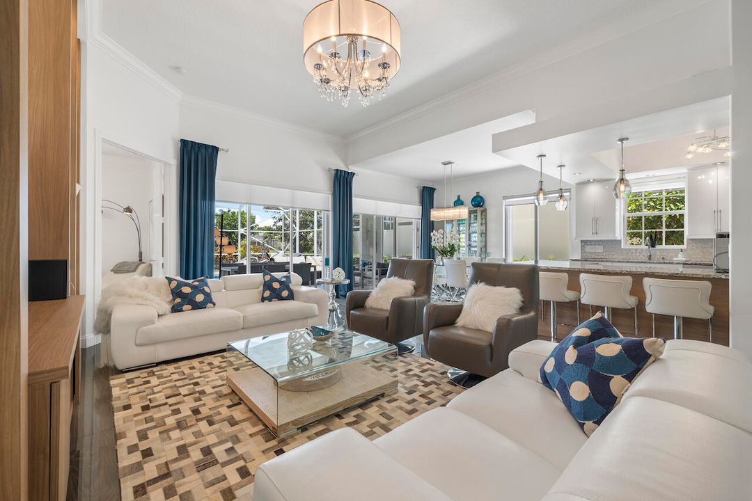 Recently Sold: $810,000 (3 beds, 3 baths, 2001 Square Feet)