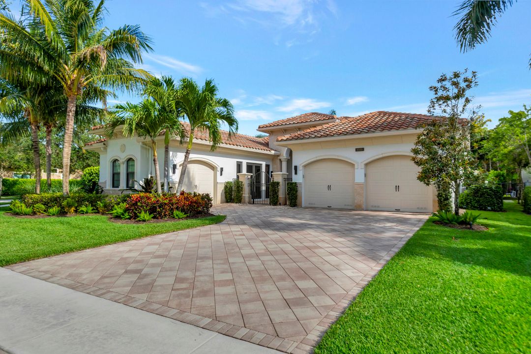 Vendido Recientemente: $1,800,000 (3 camas, 3 baños, 3352 Pies cuadrados)