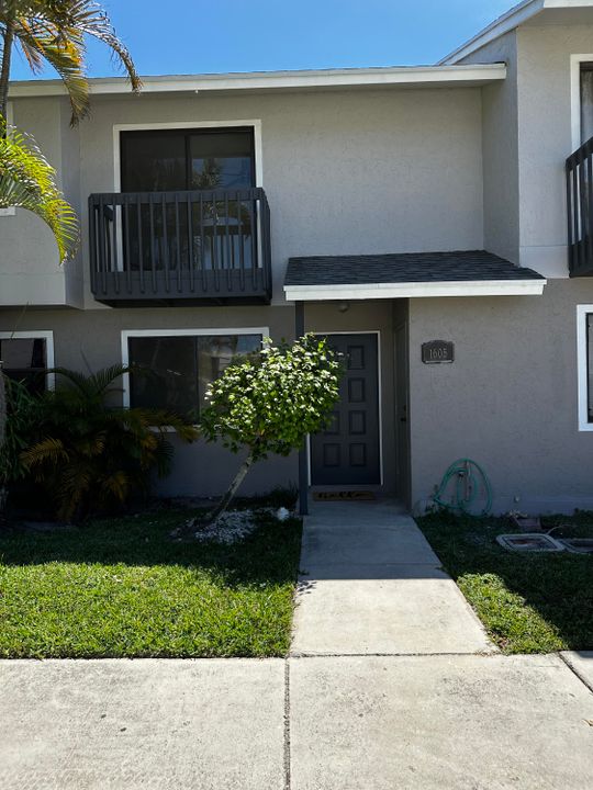 Recently Sold: $275,000 (2 beds, 2 baths, 1260 Square Feet)