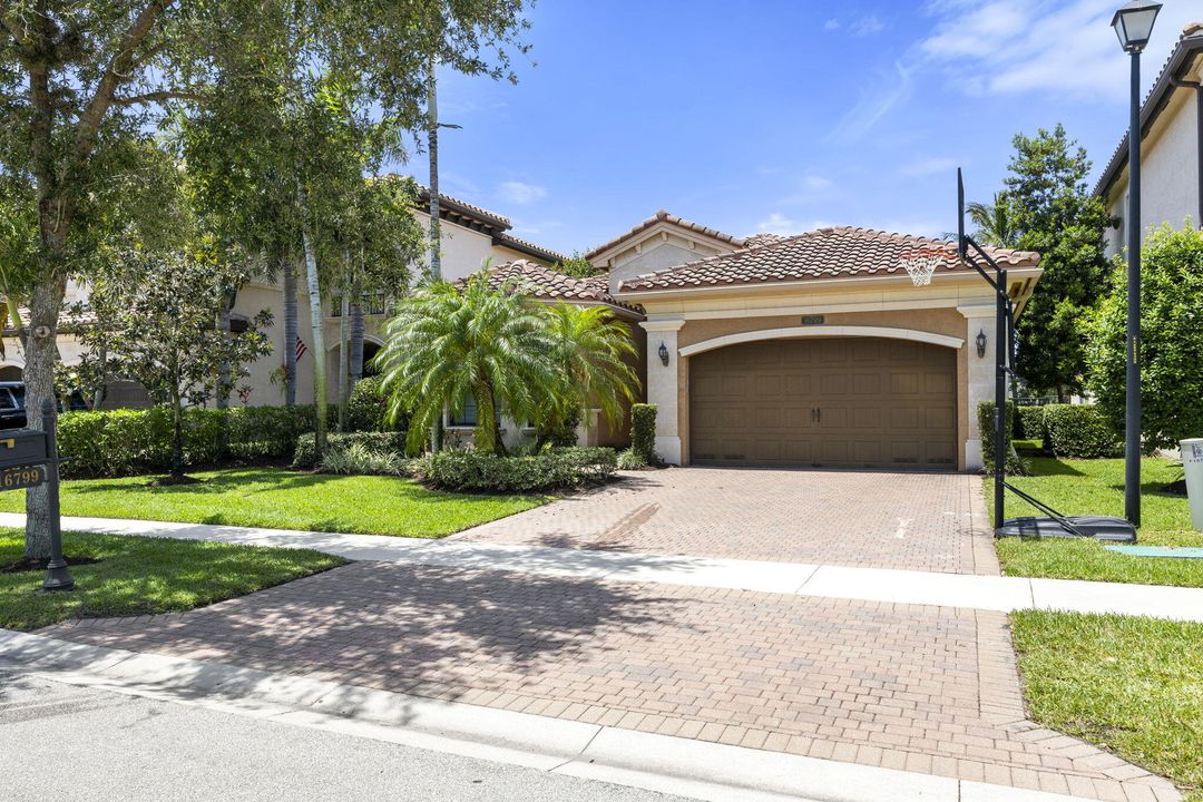 Recently Sold: $1,100,000 (3 beds, 3 baths, 2609 Square Feet)