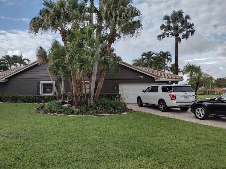 Active With Contract: $8,000 (4 beds, 2 baths, 2723 Square Feet)