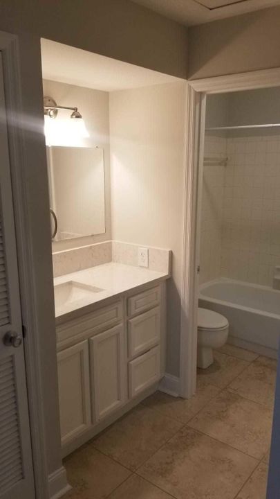 Active With Contract: $1,950 (2 beds, 2 baths, 963 Square Feet)