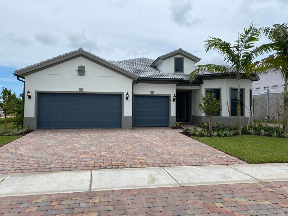 Recently Sold: $966,455 (3 beds, 3 baths, 2807 Square Feet)
