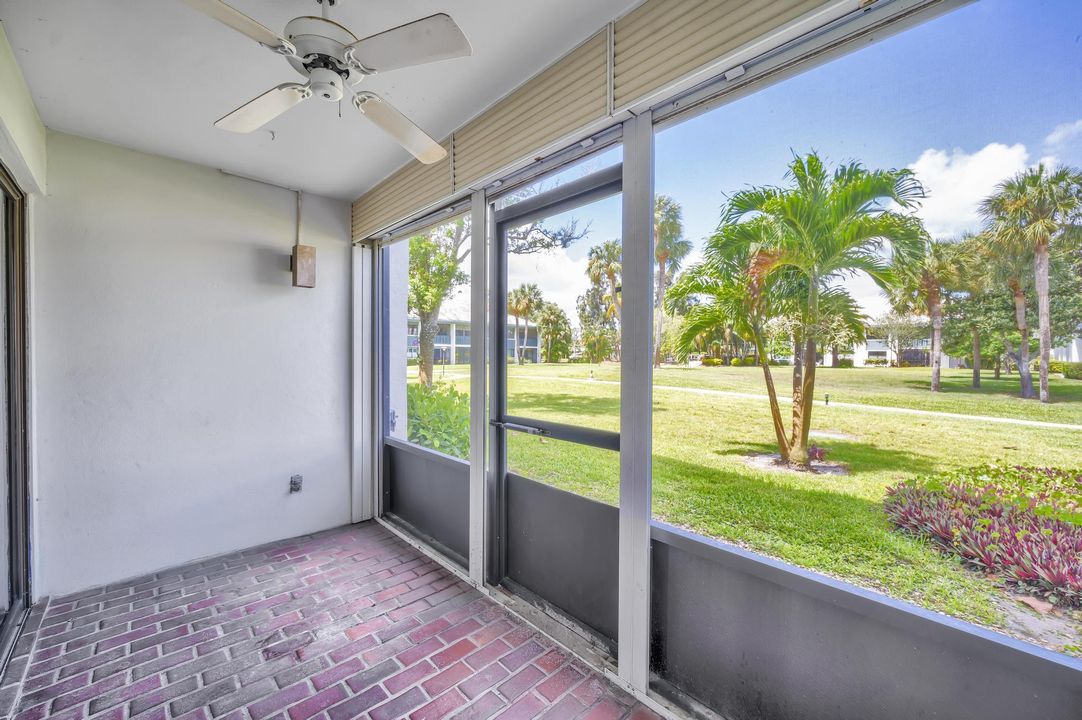 Active With Contract: $189,900 (2 beds, 2 baths, 1300 Square Feet)