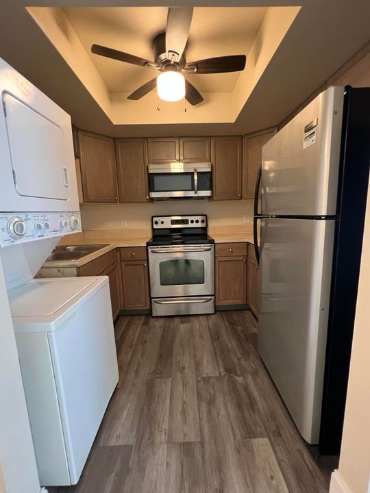 Recently Rented: $1,295 (1 beds, 1 baths, 700 Square Feet)