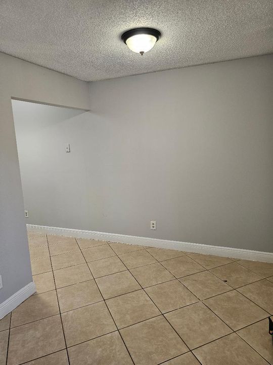 Active With Contract: $2,040 (2 beds, 2 baths, 921 Square Feet)