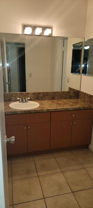 Active With Contract: $2,200 (2 beds, 1 baths, 848 Square Feet)