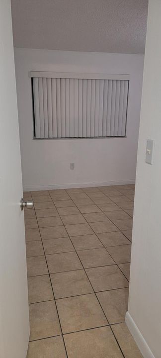 Active With Contract: $2,200 (2 beds, 1 baths, 848 Square Feet)