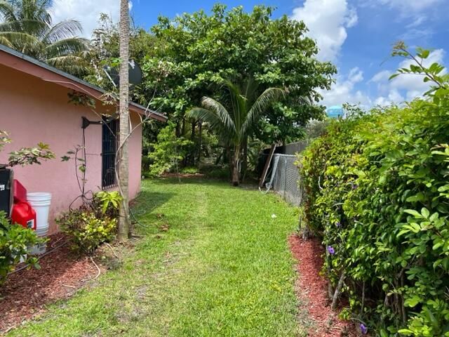 Active With Contract: $680,000 (4 beds, 2 baths, 1472 Square Feet)