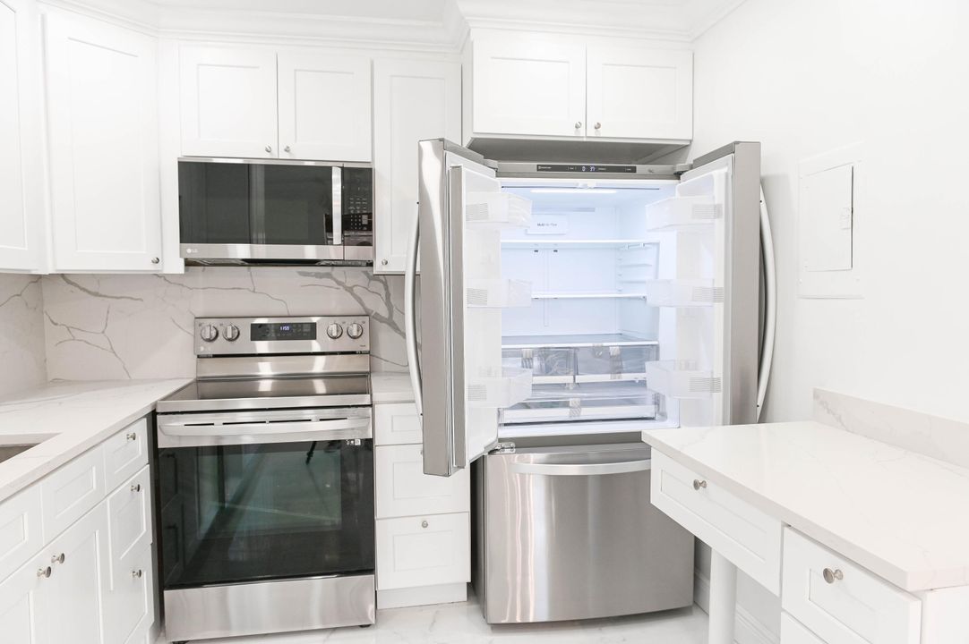 For Sale: $159,000 (1 beds, 1 baths, 760 Square Feet)