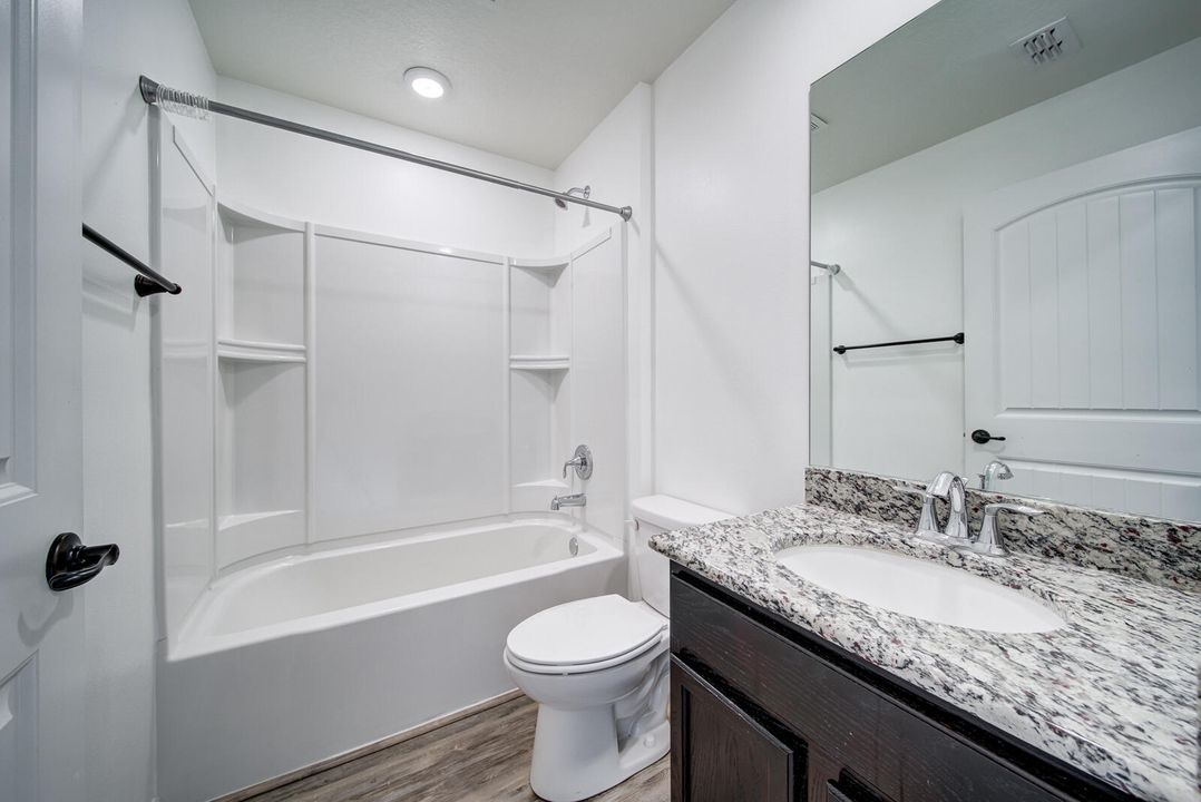 Active With Contract: $3,100 (3 beds, 2 baths, 1649 Square Feet)