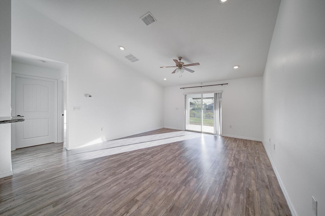 Active With Contract: $3,100 (3 beds, 2 baths, 1649 Square Feet)