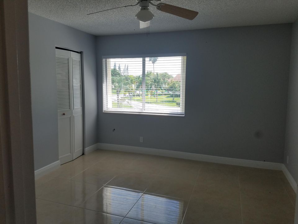 Active With Contract: $2,100 (2 beds, 2 baths, 1115 Square Feet)