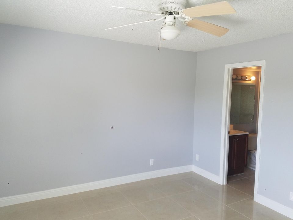 Active With Contract: $2,100 (2 beds, 2 baths, 1115 Square Feet)