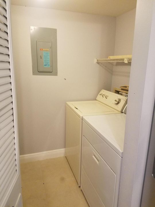 Active With Contract: $2,100 (2 beds, 2 baths, 1115 Square Feet)