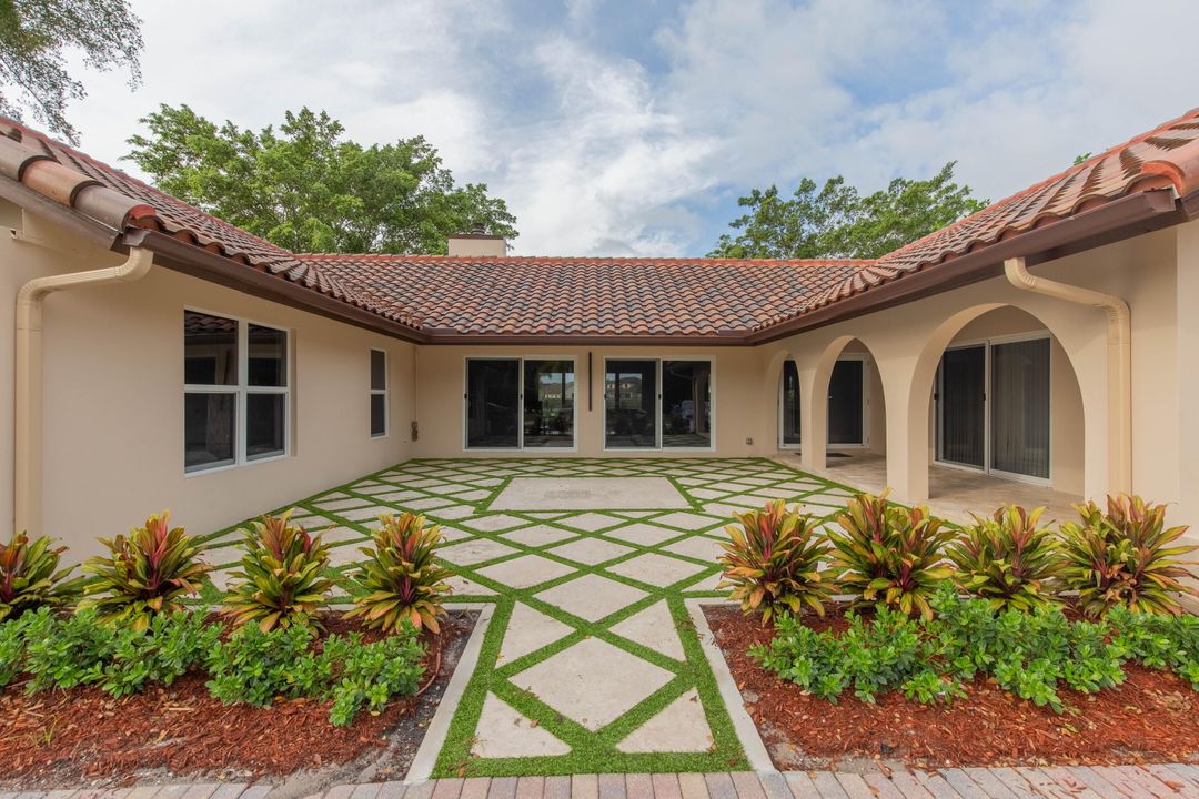 Vendido Recientemente: $3,000,000 (4 camas, 4 baños, 3563 Pies cuadrados)