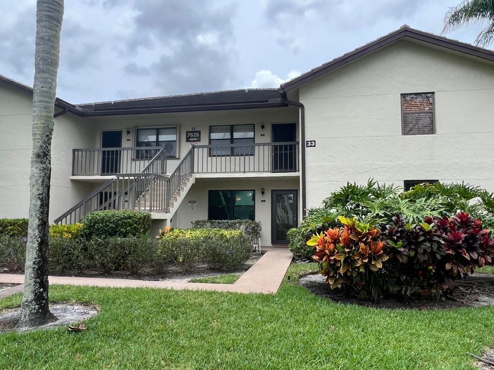 Recently Sold: $285,000 (2 beds, 2 baths, 1072 Square Feet)