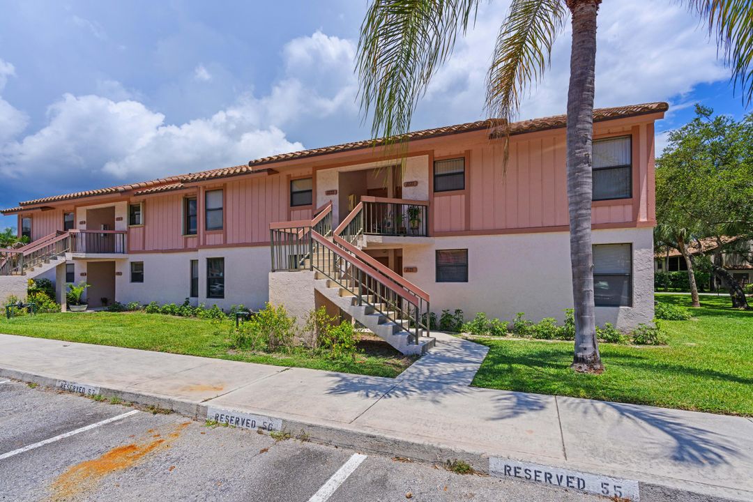 Recently Sold: $275,000 (2 beds, 2 baths, 920 Square Feet)