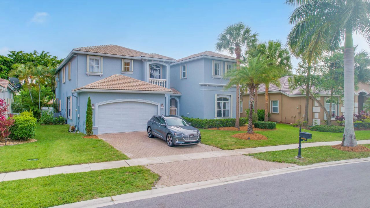 Recently Sold: $870,000 (6 beds, 4 baths, 3728 Square Feet)