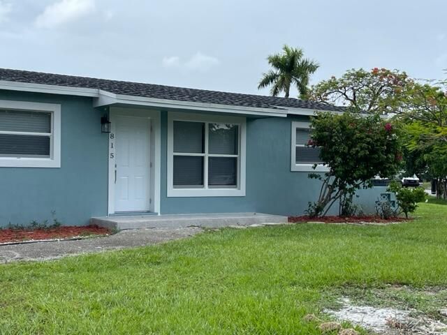 Recently Sold: $440,000 (4 beds, 3 baths, 1530 Square Feet)