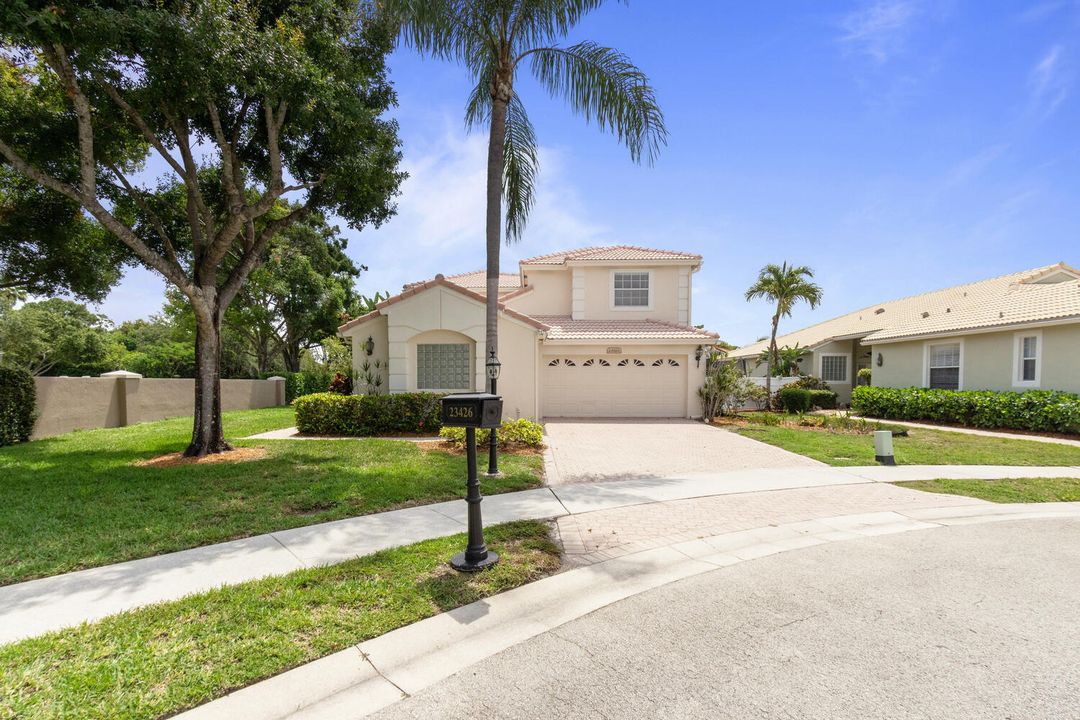 Recently Sold: $699,999 (3 beds, 2 baths, 2588 Square Feet)