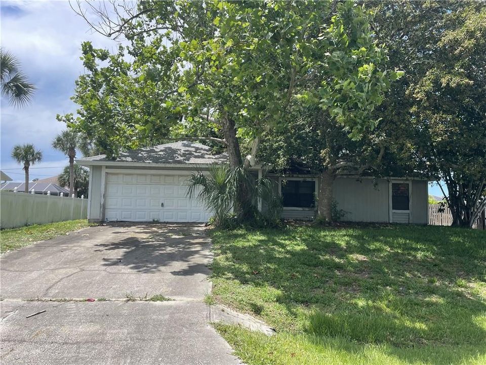 Recently Sold: $195,000 (3 beds, 2 baths, 1056 Square Feet)