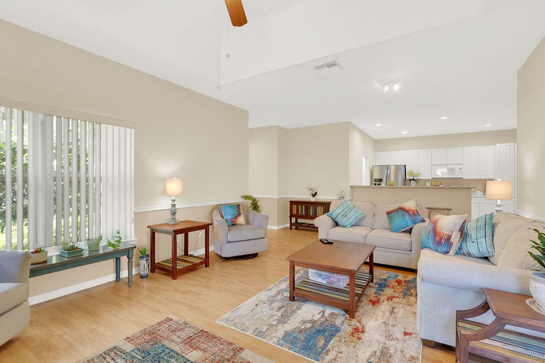 Active With Contract: $1,900 (2 beds, 2 baths, 1335 Square Feet)