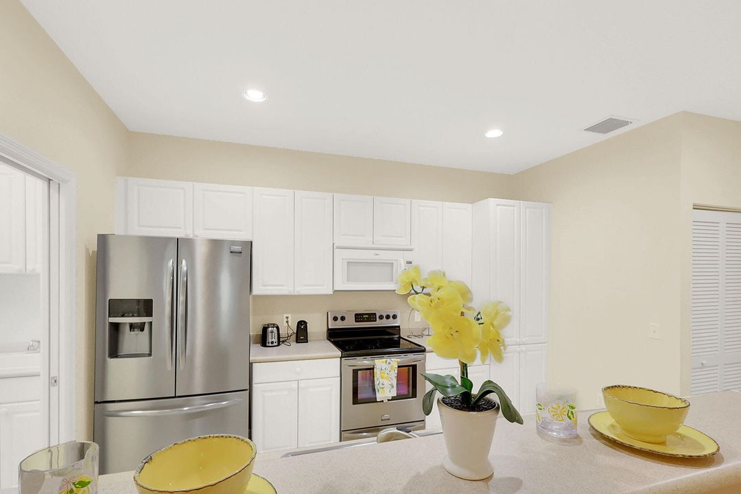 Activo con contrato: $1,900 (2 camas, 2 baños, 1335 Pies cuadrados)