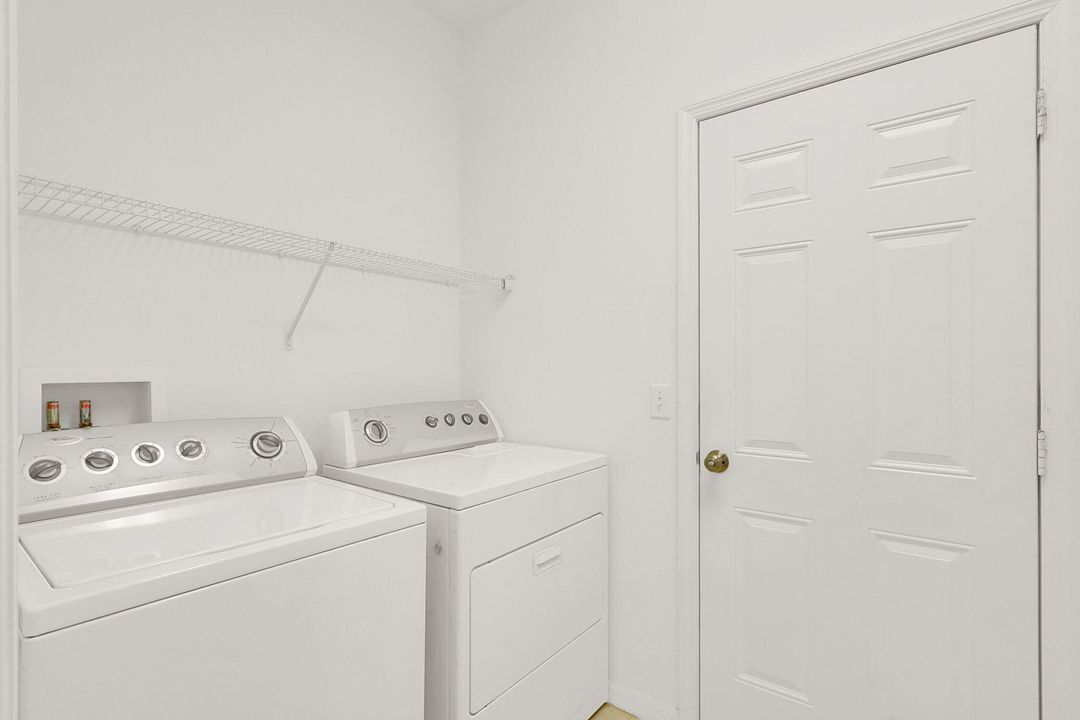 Activo con contrato: $1,900 (2 camas, 2 baños, 1335 Pies cuadrados)